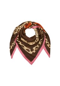 Foulard carré avec un imprimé léopard brun et beige, un accent orange et une bordure rose, plié en forme de triangle superposé.