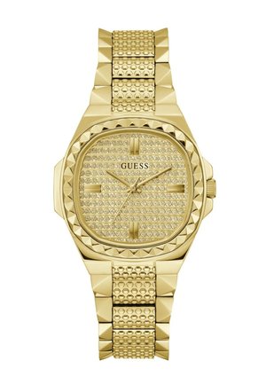 Reloj dorado con una esfera cuadrada, adornada con cristales y con una pulsera texturizada que presenta acentos de pirámide. Logo de la marca visible.