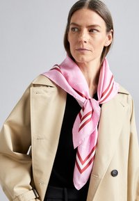 Foulard BALLY En Soie - Occasion Bon état, Couleurs Blanc/rouge/noir - Fabriqué En Italie