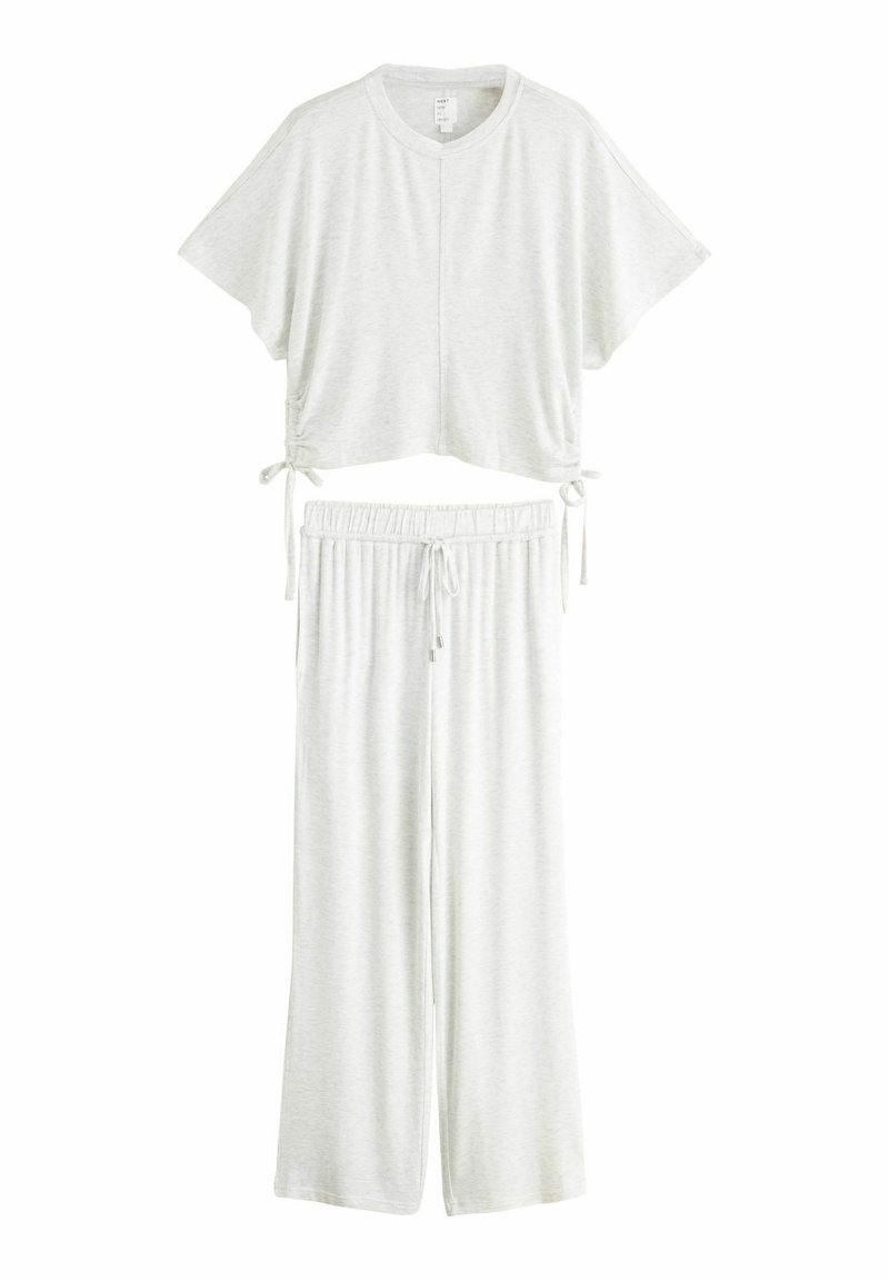 Jasnoszary krótki top z krótkim rękawem z ozdobami w formie supełków, zestawiony z pasującymi szerokimi spodniami z elastycznym pasem i miękką, przyjemną w dotyku tkaniną.
