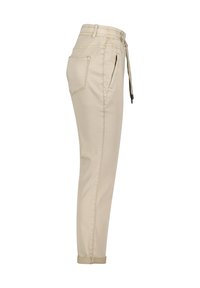 Beige tapered bukser med justerbar talje, forlommer og opbrettede cuffs. Fremstillet af bomuldsstof med en glat tekstur og minimale sømdetaljer.