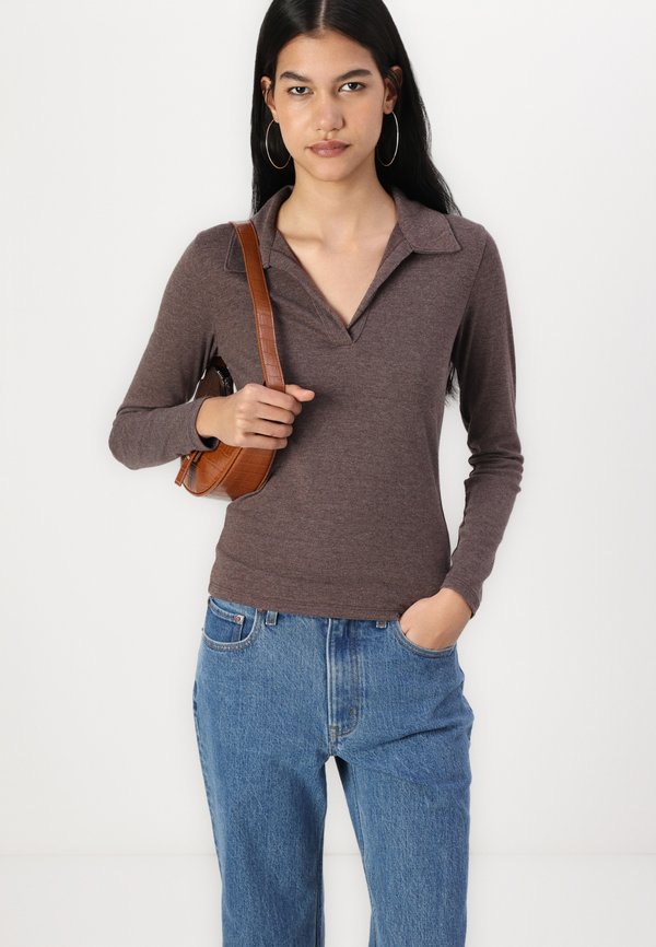 Long-Sleeve V-Neck Collared Top - Long sleeved top - chicory coffee2