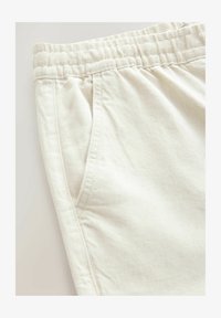 Selezionato, ecru white