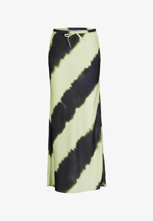 Duga suknja s tie-dye uzorkom u neonskoj žutoj i crnoj boji. Izrađena od glatkog materijala, s pojasom na vezanje i bočnim prorezom.