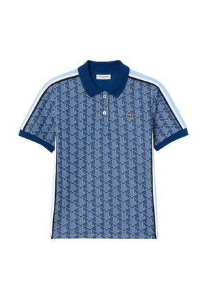 Blauwe polo met een geometrisch patroon, drie knopen en een klassieke kraag. Accenten in lichtblauw en marineblauw aan de zijkanten.