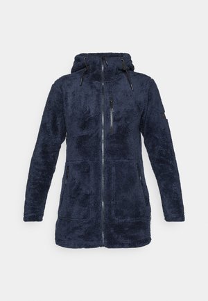 Casaco de polar azul marinho com fecho, capuz, dois bolsos frontais e um bolso no peito. Apresenta um acabamento de tecido suave e texturizado.