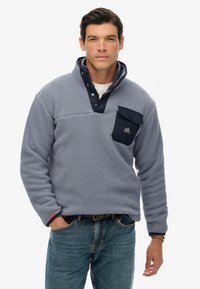 Superdry & Co FUJI HALF POPPER - Fleece trui - washed denim blue