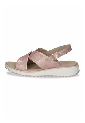 Roze, metalen leren sandalen met kruislings banden, gevoerde binnenzool en witte rubberen zool. Bevat een verstelbare hielband voor een goede pasvorm.
