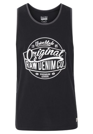 Fekete pamut ujjatlan felső, fehér nyomtatott logóval, kör alakú szöveggel, kerek nyakkivágással és oldalsó hasítékkal. Kifejezetten hétköznapi viseletre tervezve.