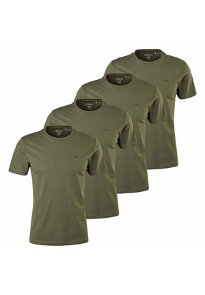 Set aus vier olivgrünen T-Shirts mit kurzen Ärmeln und Rundhalsausschnitt mit kleinen Logos auf der Brust, in einer versetzt überlappenden Anordnung.
