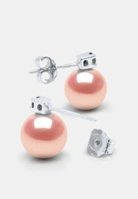 Roze parel stud oorbellen met zilveren metalen stiften en sluitingen. Glanzende afwerking, ronde vorm, voorzien van een veilige vlindersluiting.