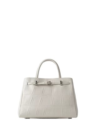 Sac à main en cuir blanc à texture crocodile, poignée supérieure et fine sangle à boucle sur le devant.