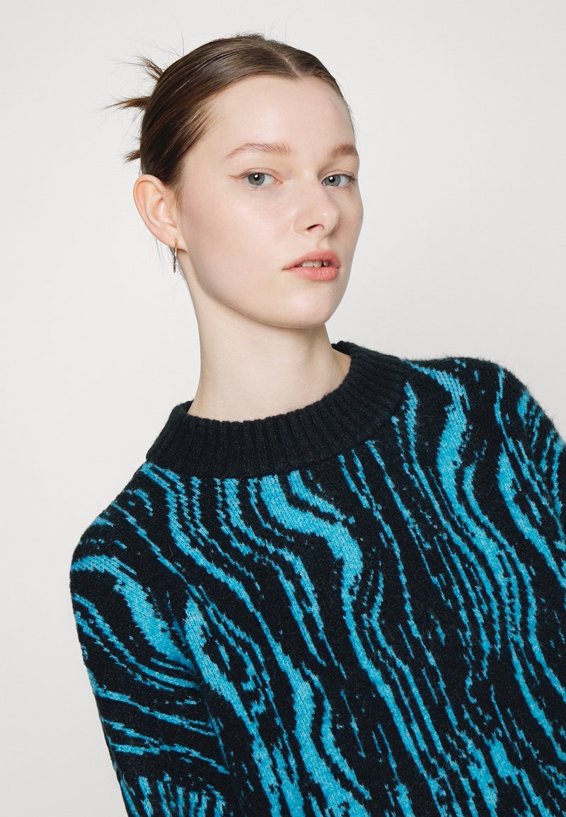 Damen Strickjacken | Monki Strickpullover partywood blue/blau - VT90452 Damen Strickjacken | Monki Strickpullover partywood blue/blau - VT90452
