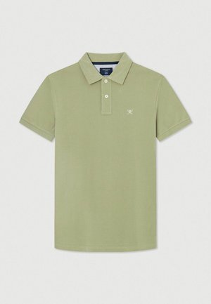 Kurzarm-Poloshirt aus weichem grünen Baumwollstoff mit klassischem Kragen, zwei Knöpfen und einer kleinen weißen Logo-Stickerei auf der Brust.