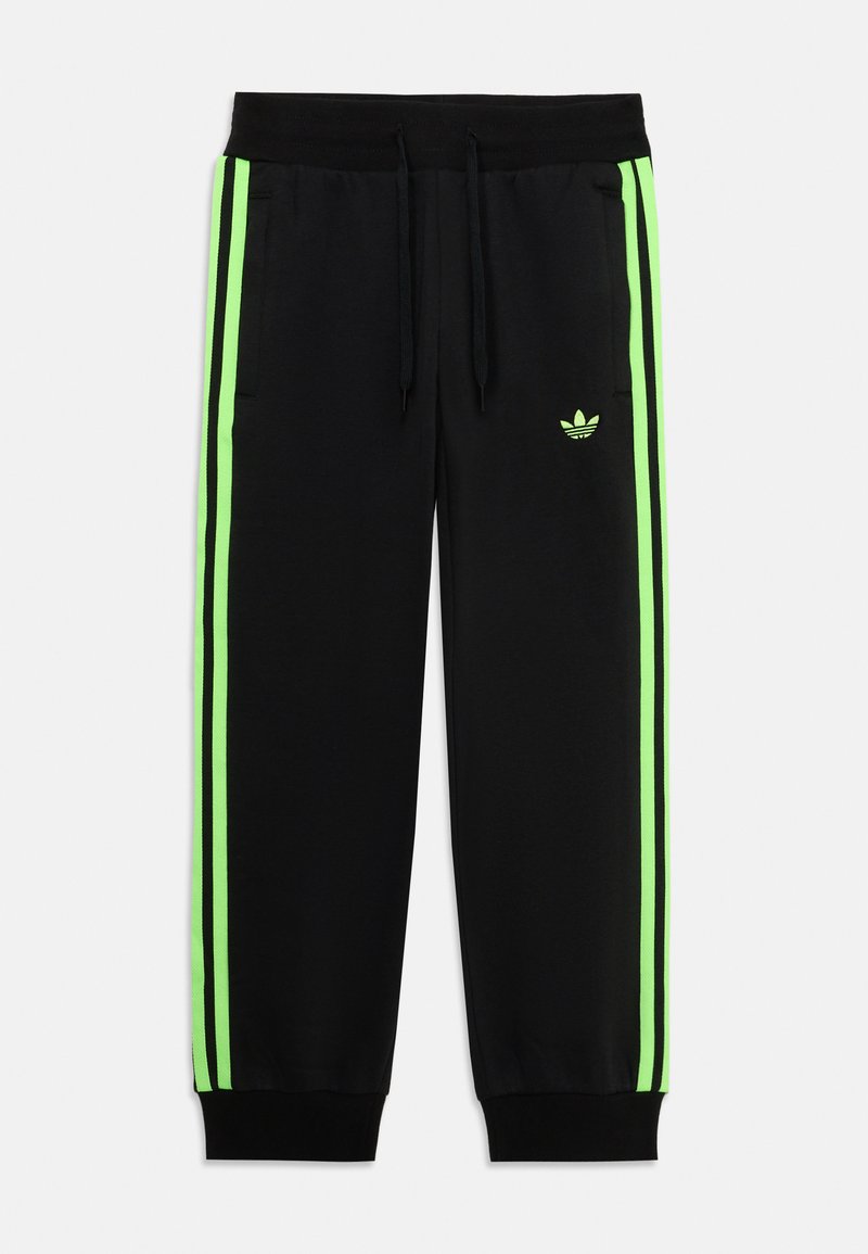 Calças de treino pretas com riscas laterais em verde neon e um logotipo correspondente. Apresentam uma cintura elástica com cordões e punhos em malha.