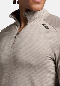 2XU IGNITION 1/4 - Stickad tröja - carbon black reflective