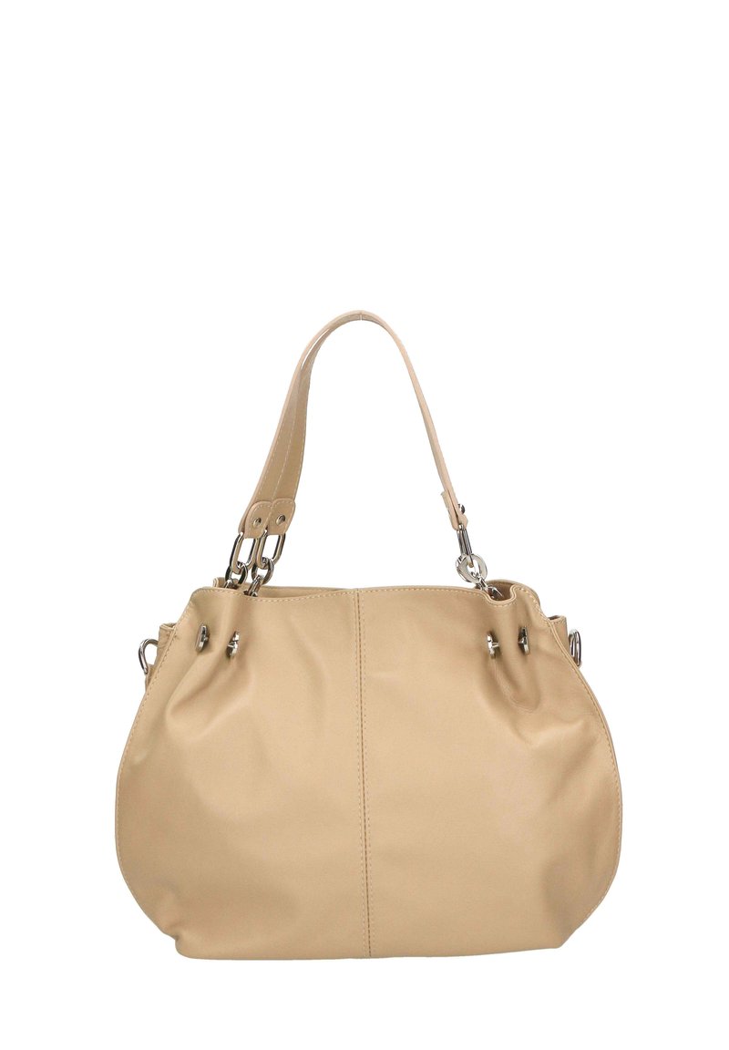 Bolso de mano de cuero beige con diseño fruncido, asa corta y acentos de hardware en tono plateado. Textura suave y forma redondeada.