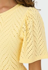 JDY JDYCARLA CATHINKA jasnożółty