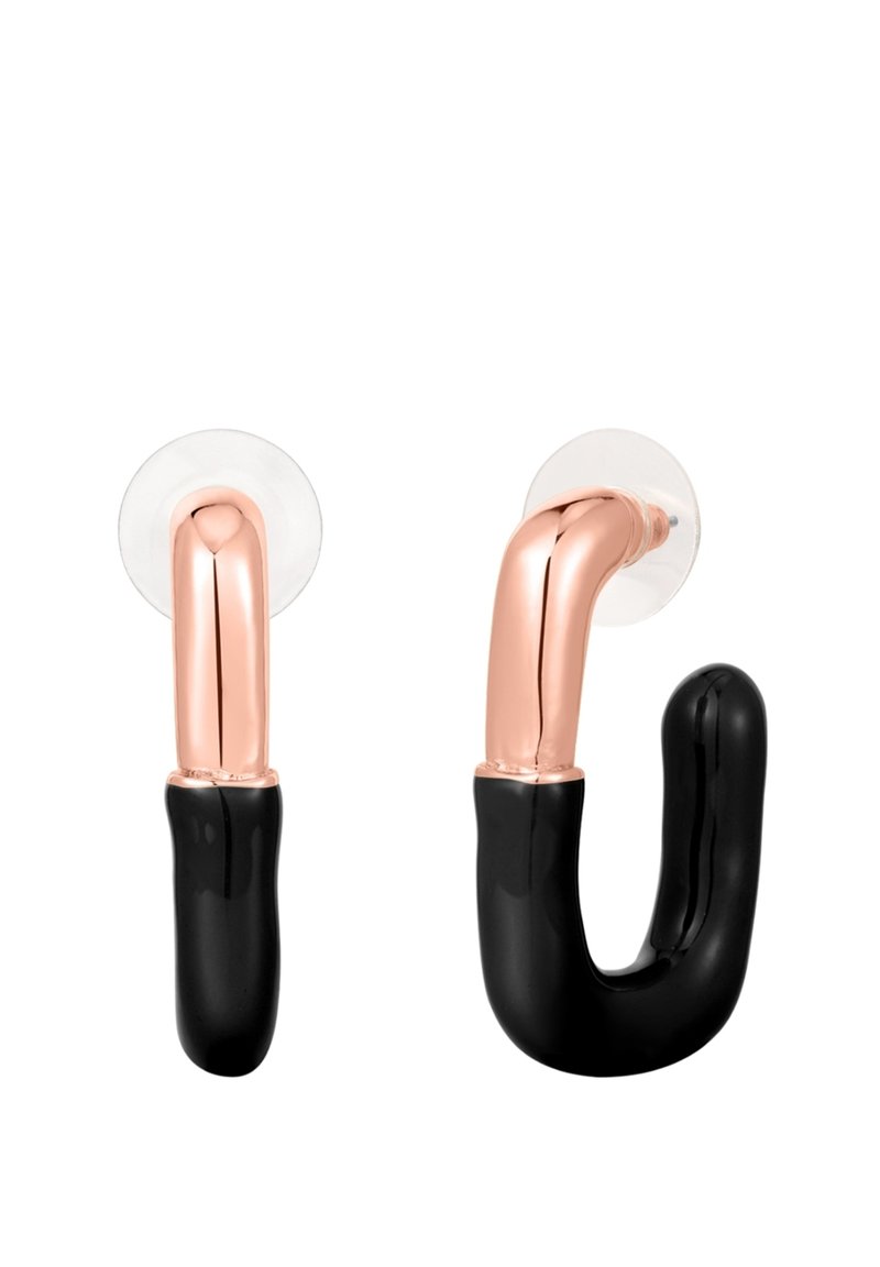 Två väggkrokar: en i roséguldmetall och en svart. Båda har böjda former med klara monteringsbaser och släta ytor.