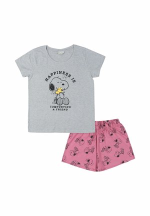 Graues Kurzarm-Oberteil mit Snoopy und Woodstock, die sich umarmen, Aufschrift „Glück ist, einen Freund zu trösten“, kombiniert mit pinkfarbenen Shorts mit Snoopy-Aufdruck.