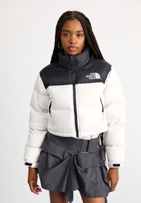 The North Face NUPTSE SHORT JACKET - Piumino - white dune/black