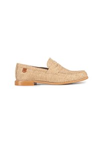 Mocasines de paja tejida en un color beige natural, con una suela plana marrón claro y un pequeño parche con logo. Diseño casual con una silueta sin cordones.