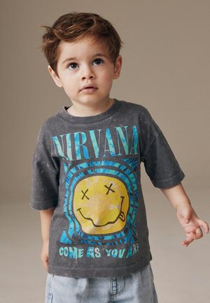 Next, REGULAR FIT - SHORT SLEEVE BAND GRAPHIC T-SHIRT  . - T-shirt imprimé - nirvana grey