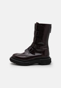 Unselected, black/brown