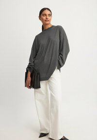 NA-KD Pitkähihainen paita - dark grey