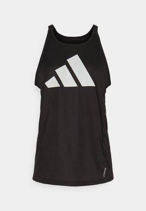 Camiseta negra sin mangas con textura acanalada y un gran logo blanco de Adidas en la parte frontal. Cuello redondeado y diseño holgado.