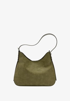 Oliwkowa skórzana torba hobo z fakturą w kształcie krokodyla, o zakrzywionym kształcie i długim, regulowanym paskiem zabezpieczonym srebrnymi elementami metalowymi.