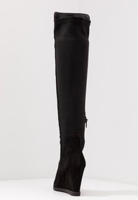KIOMI Botas de cuña - black