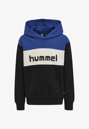 Hættetrøje med blå top, hvid midtersektion med teksten "hummel" og sorte lange ærmer og nederste del.