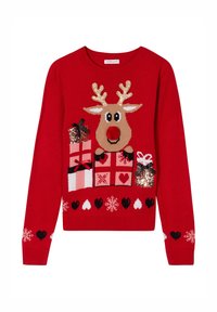 Pull en laine rouge avec un renne au nez pailleté, entouré de boîtes-cadeaux ornées de nœuds et de cœurs au bas.