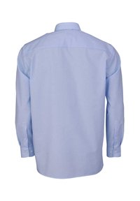 Helles blaufarbenes Langarmhemd von hinten dargestellt, mit geknöpften Manschetten und einem klassischen Kragen auf einem weißen Hintergrund.