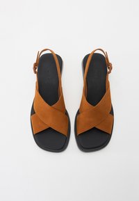 Camper DANA - Sandaalit nilkkaremmillä - mittelbraun
