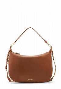 Sac à bandoulière en cuir marron avec une forme incurvée, des accents en métal doré et une bandoulière unique. Présente un logo de marque à l'avant.