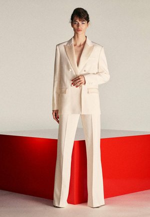 Mango, ADULT - Abrigo corto - beige