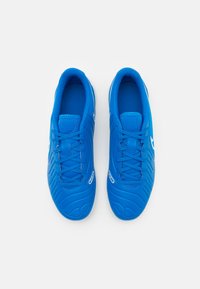 Nike Performance TIEMPO LEGEND 10 CLUB - Innendørsfotballsko - signal blue/white