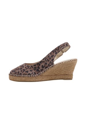 Sandalias de cuña con estampado de leopardo, suela de yute trenzado, diseño de espalda abierta y parte superior de tela suave. Presenta detalles cosidos a lo largo de la suela.