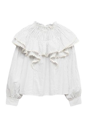 Witte blouse met lange mouwen, bedekt met dunne zwarte verticale strepen en een grote ruches kraag die zich uitstrekt over de borst en schouders.