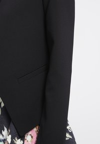 KIOMI Blazer - black