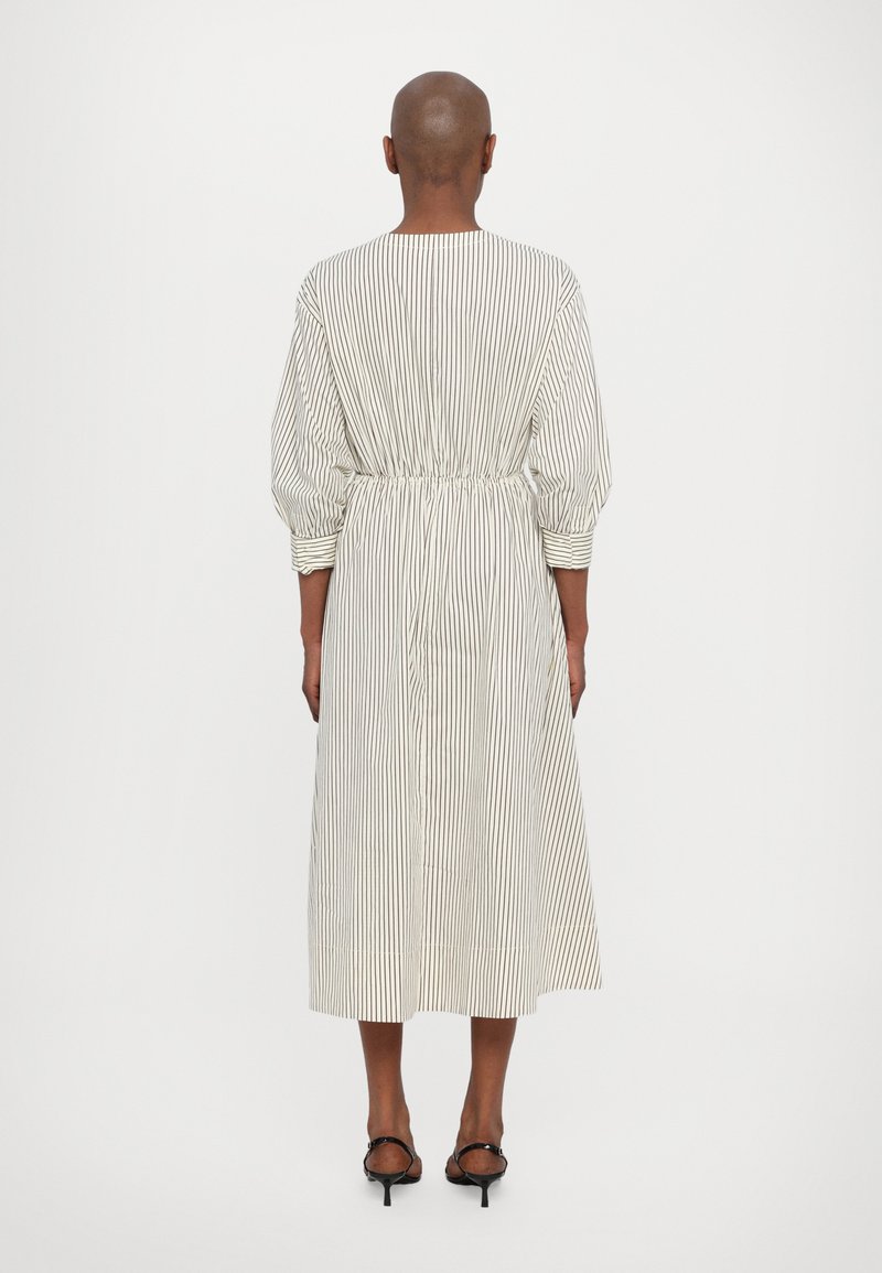 staud ivory and dark oak micro stripe cafu dress STAUD CAFU DRESS - Robe longue - ivory/dark/écru