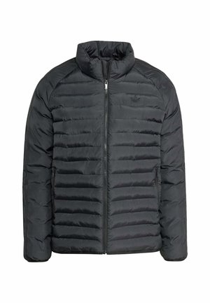Czarna kurtka puchowa z wysokim kołnierzem, poziomym haftowanym wzorem, zamkiem z przodu i bocznymi kieszeniami. Posiada małe logo na klatce piersiowej.