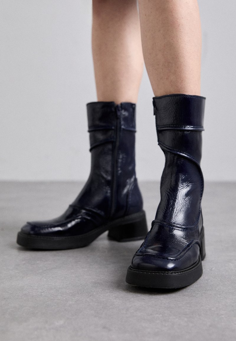 MIISTA MALENE - Kozačky na platformě - dark blue