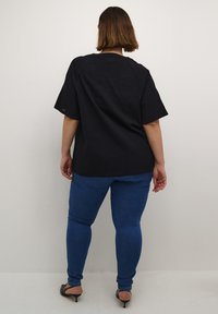 Thumbnail Image 3