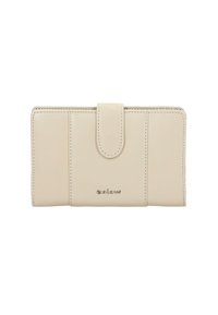 Portafoglio in pelle beige di forma rettangolare, con chiusura a scatto, nome del marchio impresso e dettagli di cucitura sottili.