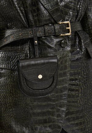 Derimod Halflange jas - green