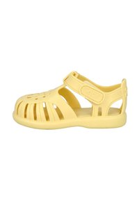 IGOR CANGREJERA TOBBY SOLID VAINILLA - Sandalias - yellow