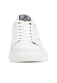 Sneaker bianche in pelle con design con lacci, punta rotonda, logo blu scuro a contrasto sulla linguetta e suola in gomma cucita.